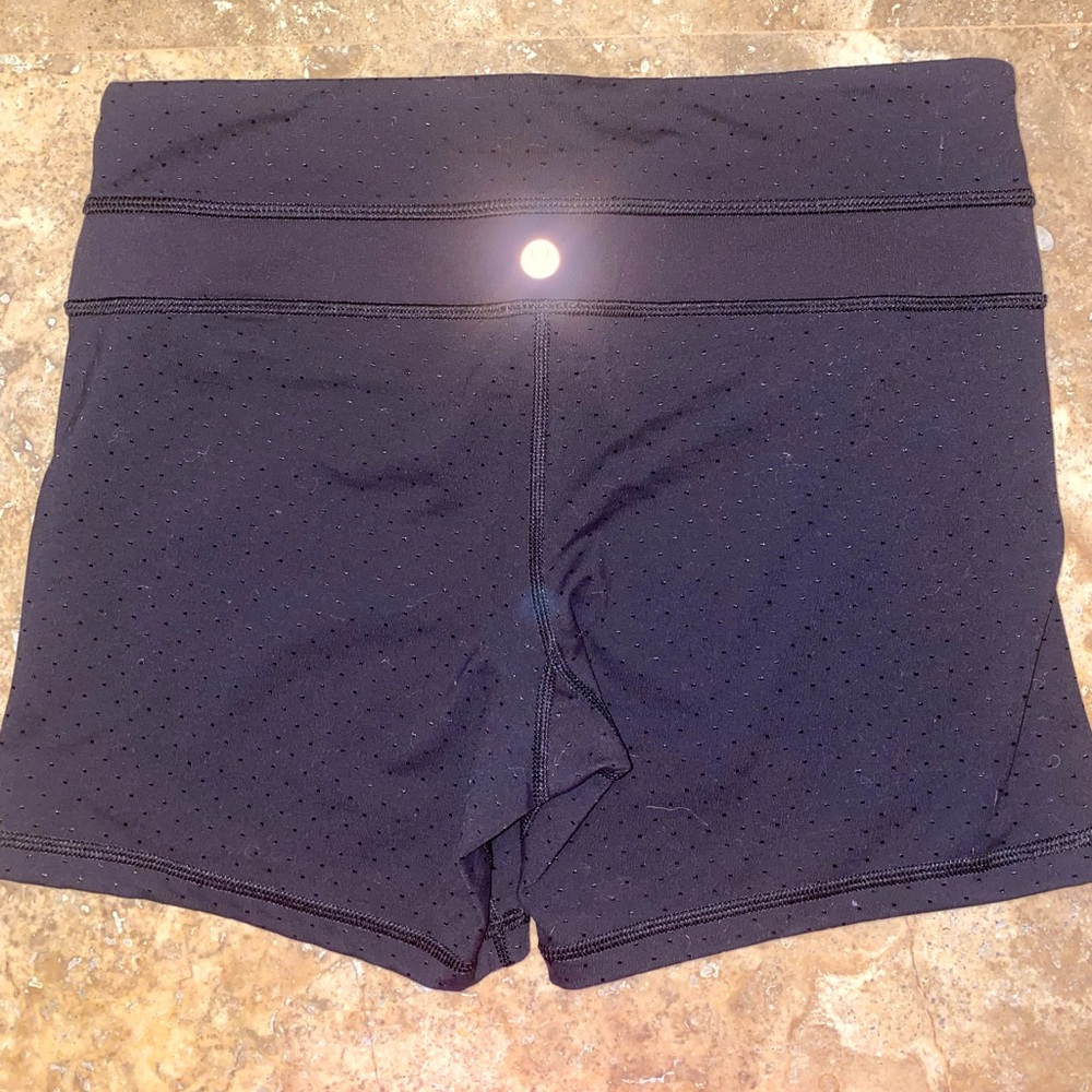 Lululemon Spandex 2.5 inch BLACK Shorts size 6